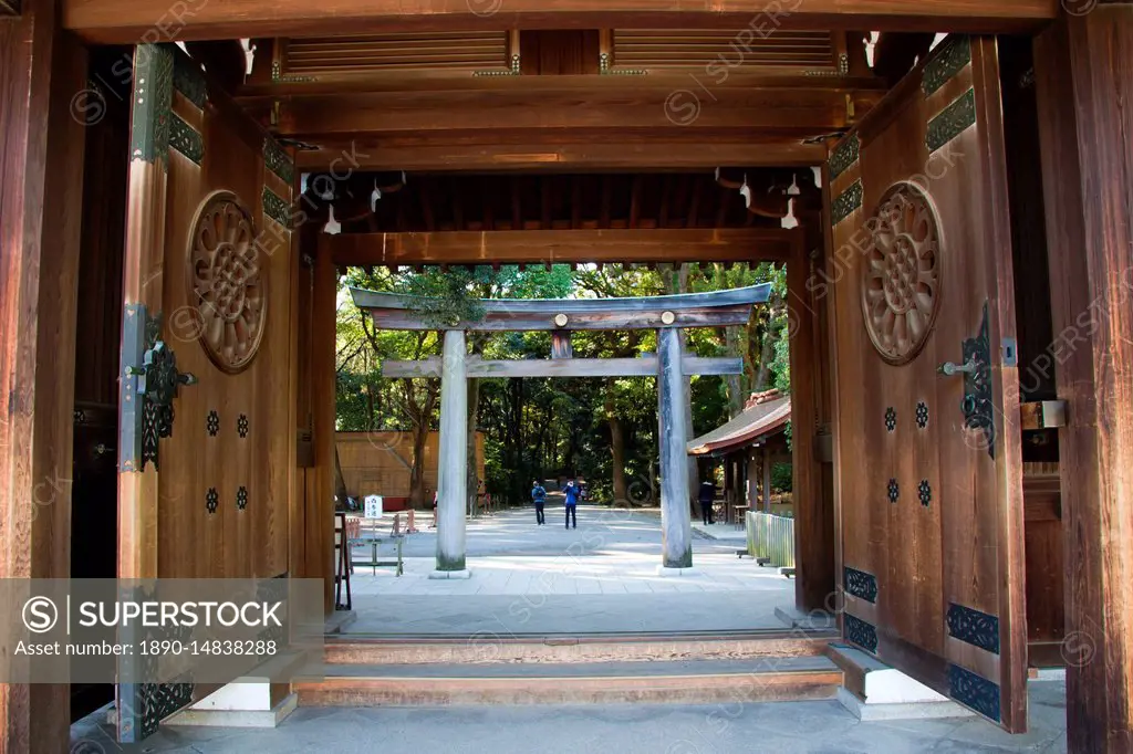 The Meiji Shrine Torii gate, Yoyogi Park, Tokyo, Japan, Asia