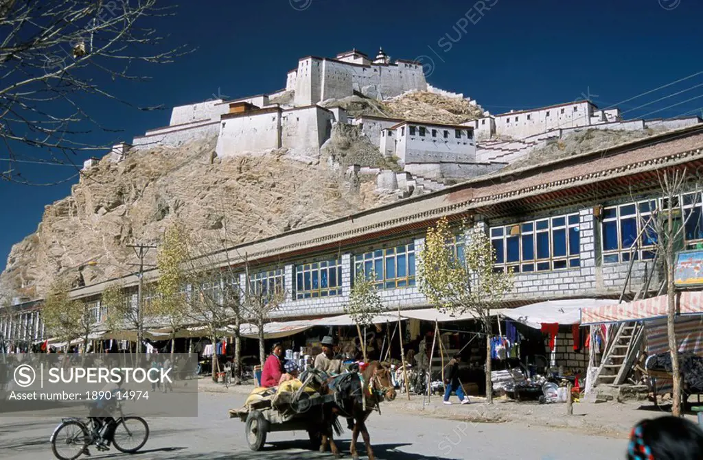 Dzong fort overlooking new town, Gyantse, Tibet, China, Asia
