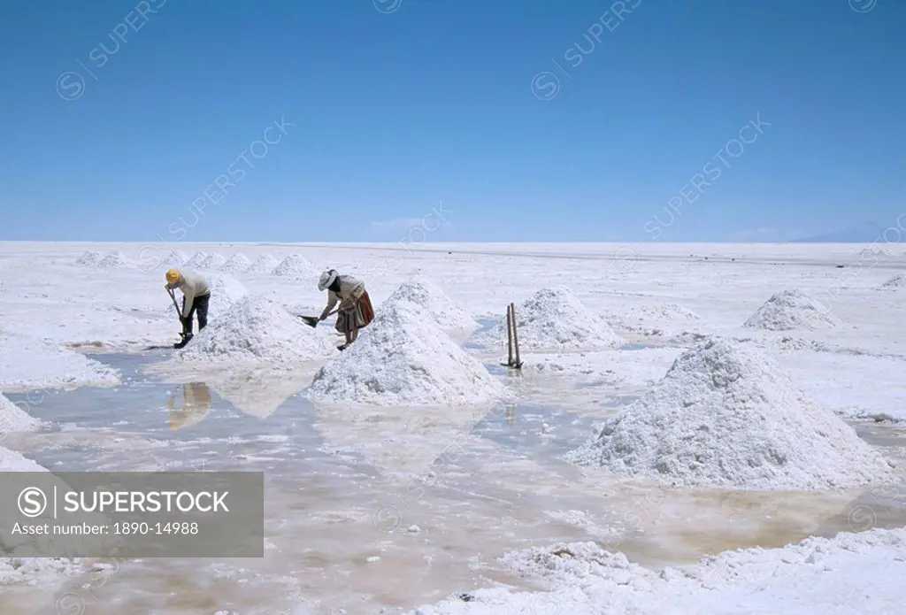 Hand_working in Colchani salt pans, Salar de Uyuni, salt flat, Southwest Highlands, Bolivia, South America