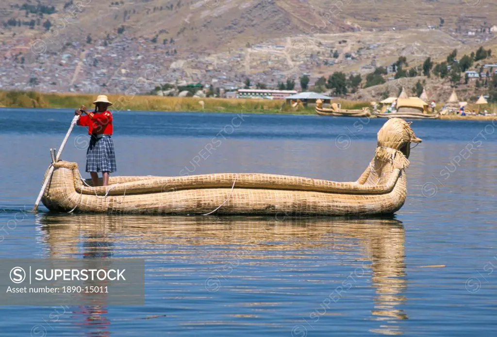 Traditional Uros Urus reed boat, Islas Flotantas, reed islands, Lake Titicaca, Peru, South America