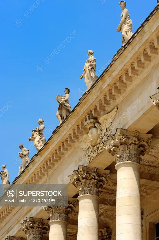 Corinthian style columns and statues adorning Le Grand Theatre, Place de la Comedie, Bordeaux, UNESCO World Heritage Site, Gironde, Aquitaine, France,...