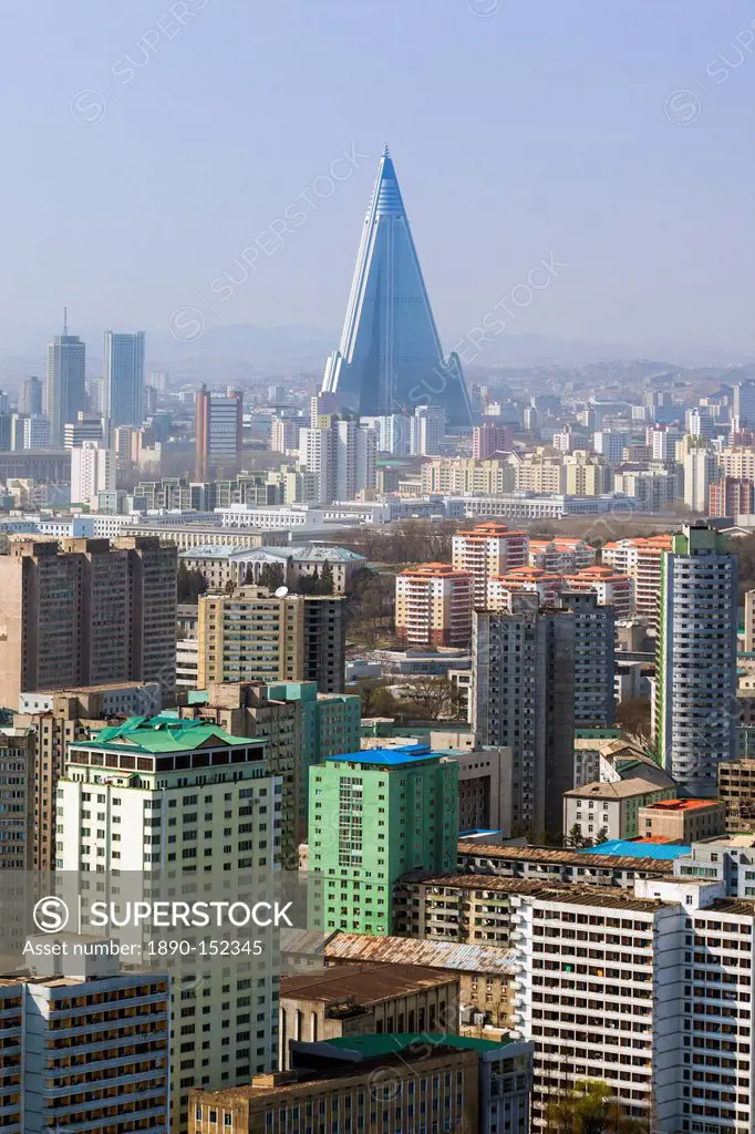 Pyongyang skyline and the Ryugyong Hotel, Pyongyang, Democratic People´s Republic of Korea DPRK, North Korea, Asia
