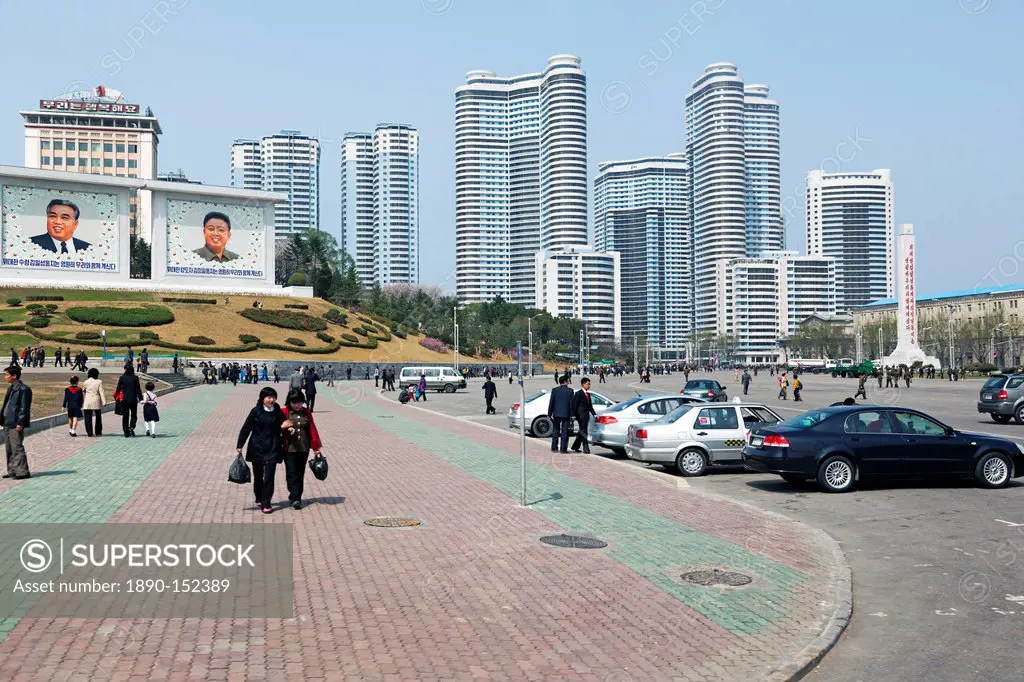 Typical city street scene, Pyongyang, Democratic People´s Republic of Korea DPRK, North Korea, Asia