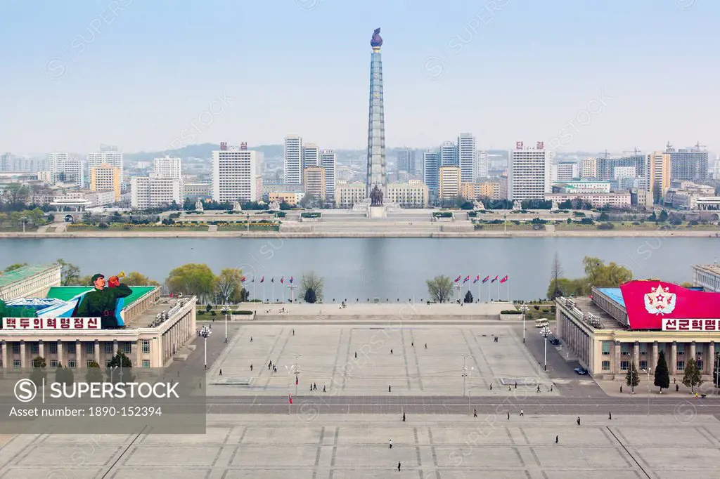 Elevated view over Kim Il Sung Square, Pyongyang, Democratic People´s Republic of Korea DPRK, North Korea, Asia
