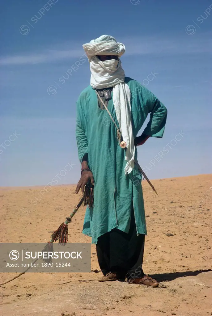 Tuareg man in traditional dress, Algeria, Africa