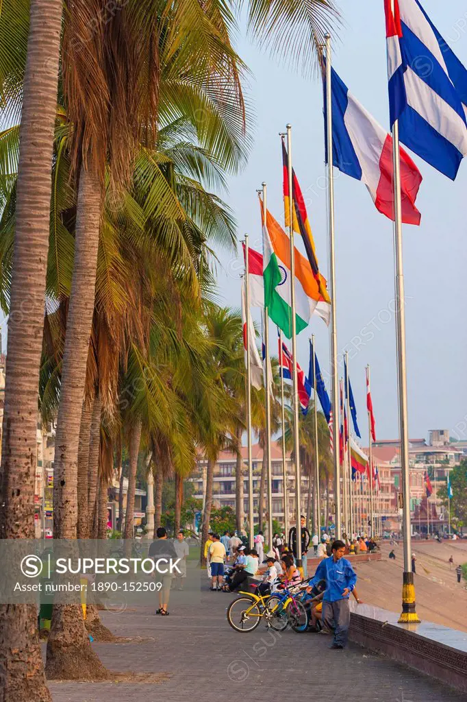 Promenade, Sisowath Quay, Phnom Penh, Cambodia, Indochina, Southeast Asia, Asia