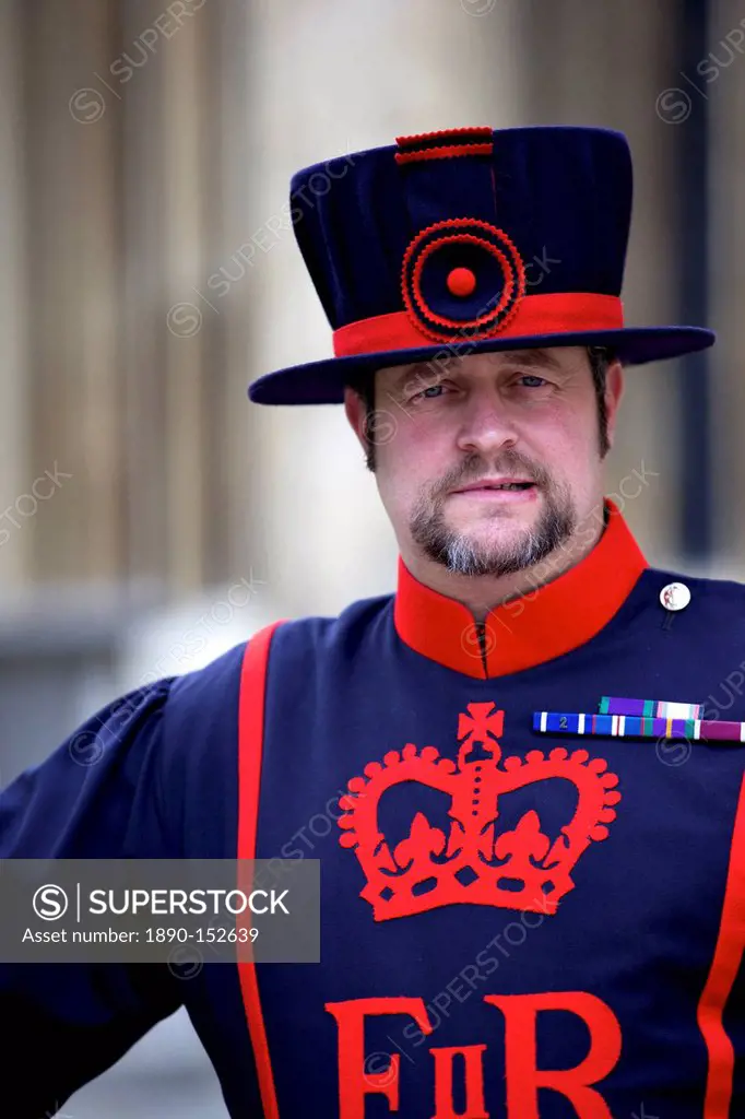 Beefeater at the Tower of London, London, England, United Kingdom, Europe