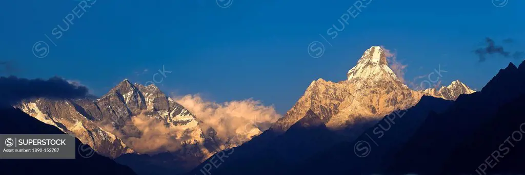 Mount Lhotse, 8501 metres and Mount Ama Dablam, 6856 metres,, Khumbu Everest Region, Nepal, Himalayas, Asia