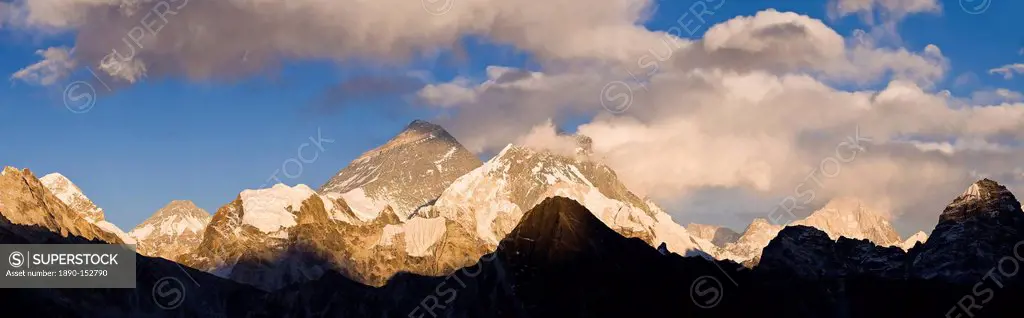 View from Gokyo Ri, 5300 metres, Mount Everest, 8850 metres and Mount Lhotse, 850 metres, Dudh Kosi Valley, Solu Khumbu Everest Region, Nepal, Himalay...