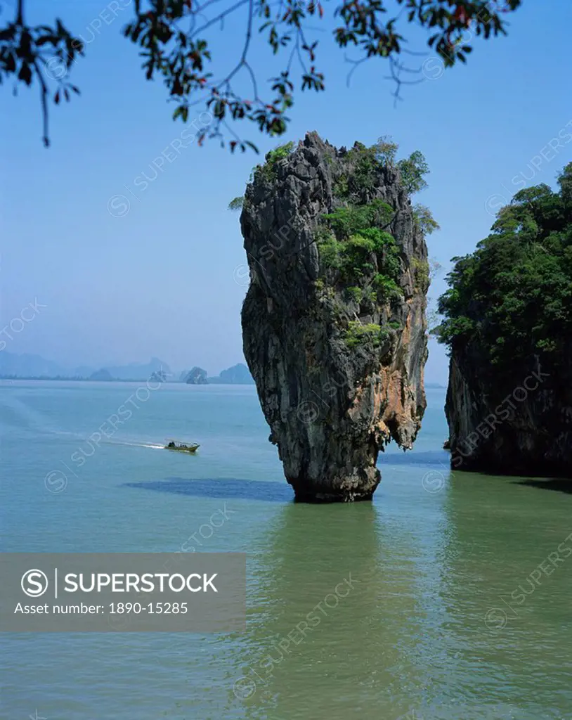 Limestone stack on Ko Tapu James Bond Island, used in the film The Man with the Golden Gun, Phang Nga Bay, Thailand, Southeast Asia, Asia