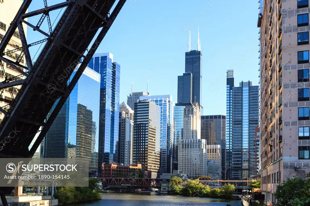 Chicago River and towers including the Willis Tower, formerly Sears Tower, with a disused raised rail bridge in the foreground, Chicago, Illinois, Uni...