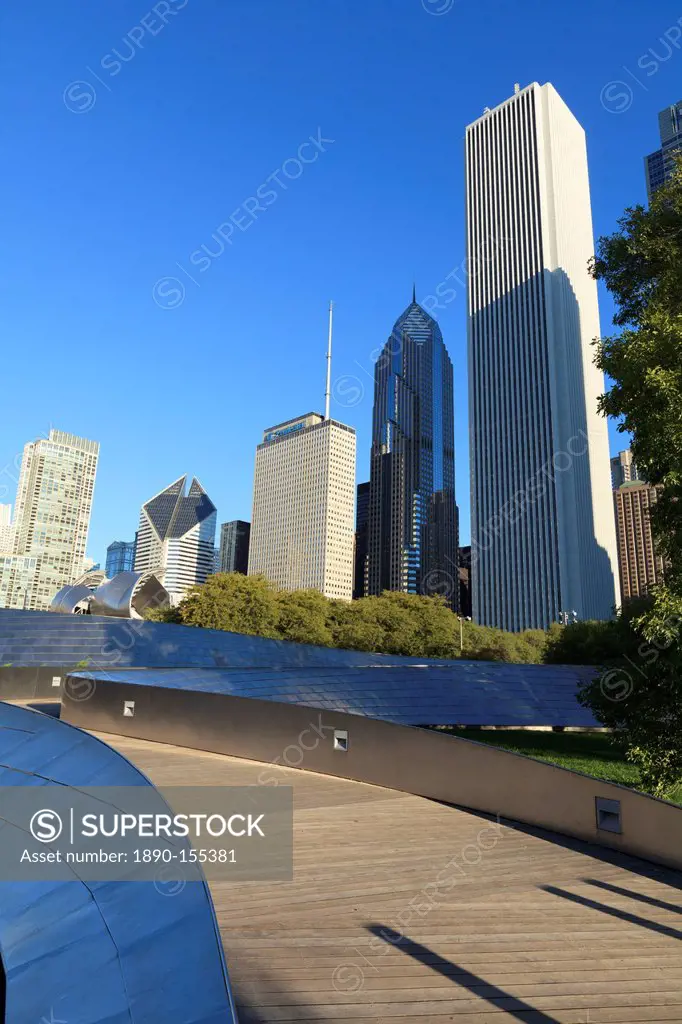 The BP Pedestrian Bridge designed by Frank Gehry links Grant Park and Millennium Park, Chicago, Illinois, United States of America, North America