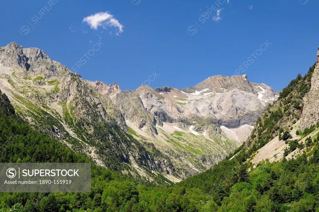 Karst limestone peaks within Ordesa and Monte Perdido National Park, Spanish Pyrenees, Huesca, Aragon, Spain, Europe