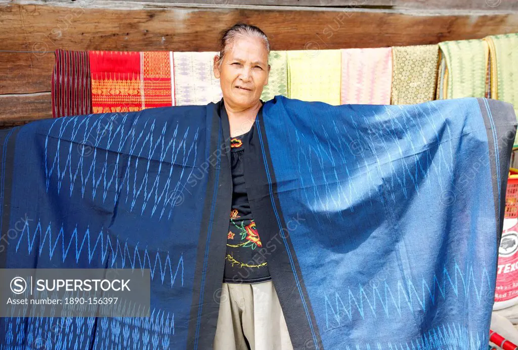 Batak tribeswoman with traditionally patterned Batak Toba sarongs, Buhit, Samosir Island, Lake Toba, Sumatra, Indonesia, Southeast Asia, Asia