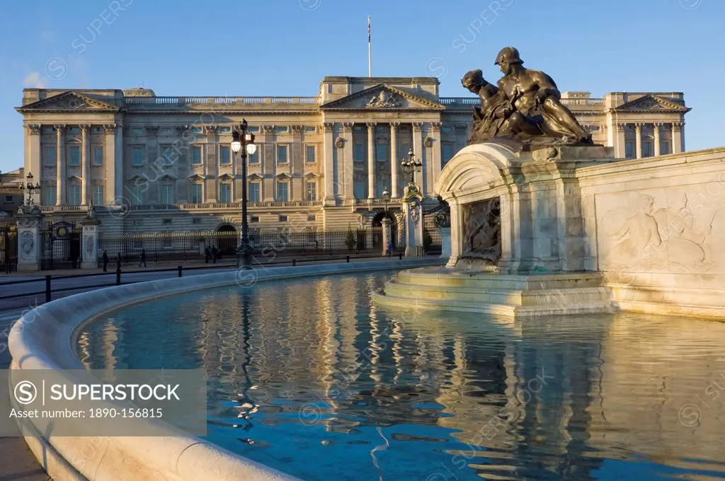 Sunrise, Buckingham Palace and the Fountain, London, England, United Kingdom, Europe