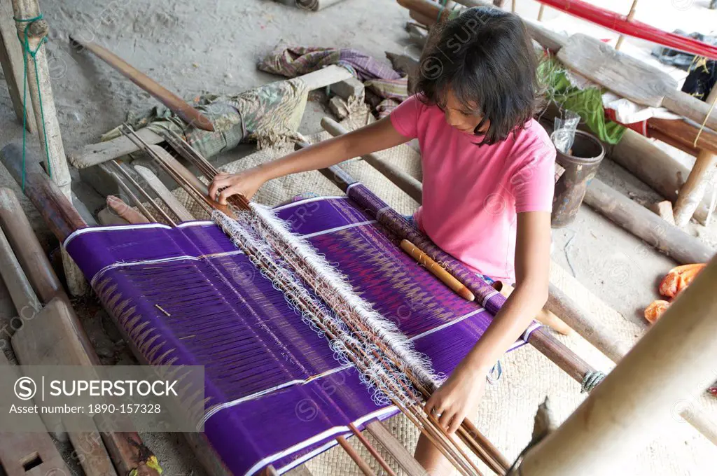 Young Batak tribeswoman weaving sarong with traditional Batak Toba design, Buhit, Samosir Island, Lake Toba, Sumatra, Indonesia, Southeast Asia, Asia