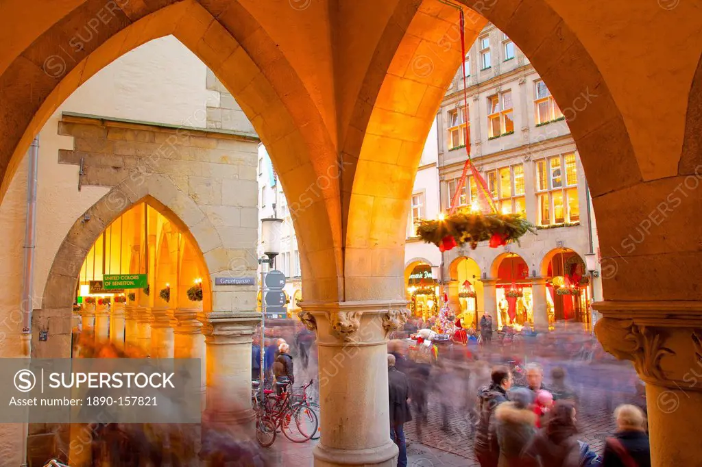 View through arches on Prinzipalmarkt, Munster, North Rhine-Westphalia, Germany, Europe