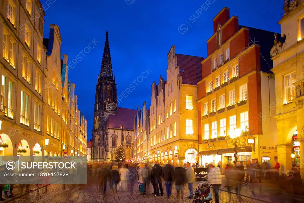 View of St. Lambert's Church and Prinzipalmarkt at Christmas, Munster, North Rhine-Westphalia, Germany, Europe