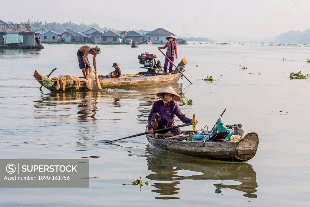 Daily Vietnamese river life at Chau Doc, Mekong River Delta, Vietnam, Indochina, Southeast Asia, Asia