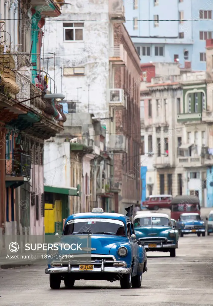 Vintage American cars used as local taxis, driving down Avenue Colon during afternoon rush hour, Havana Centro, Havana, Cuba, West Indies, Central Ame...