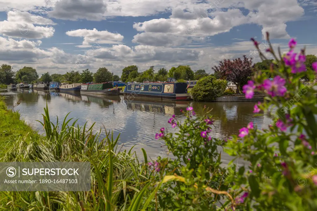 View of canal at Shardlow on a sunny day, South Derbyshire, Derbyshire, England, United Kingdom, Europe
