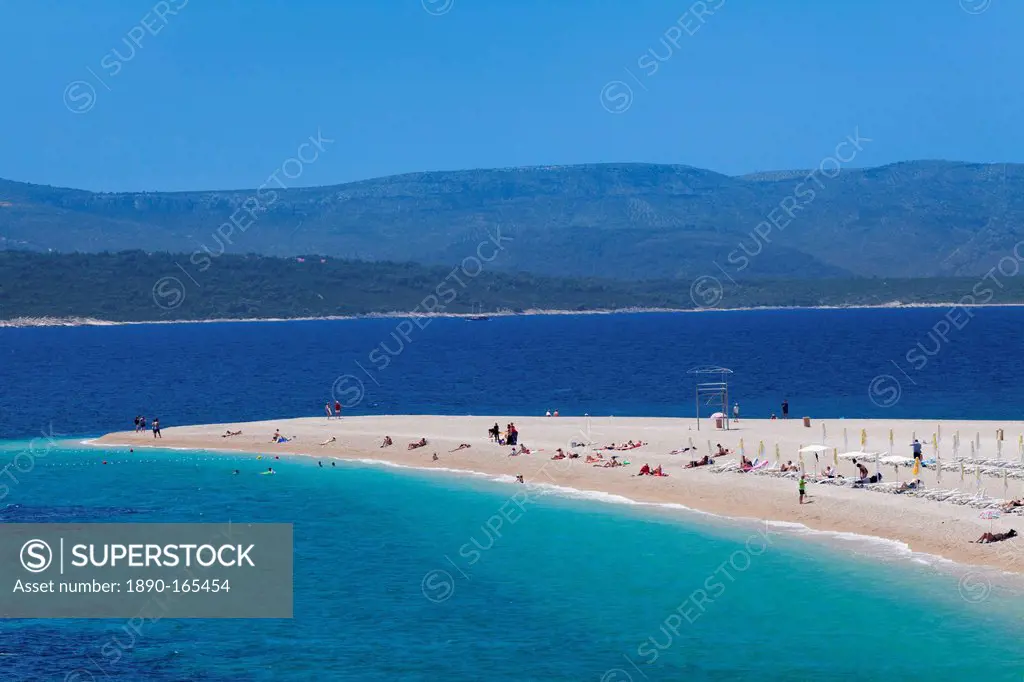Beach, Zlatni Rat (Golden Horn) and the island of Hvar in the background, Bol, Brac Island, Dalmatia, Croatia, Europe