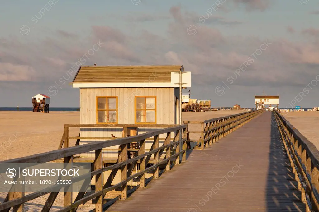 Pier and sandy beach, Sankt Peter Ording, Eiderstedt Peninsula, Nordfriesland, Schleswig Holstein, Germany, Europe