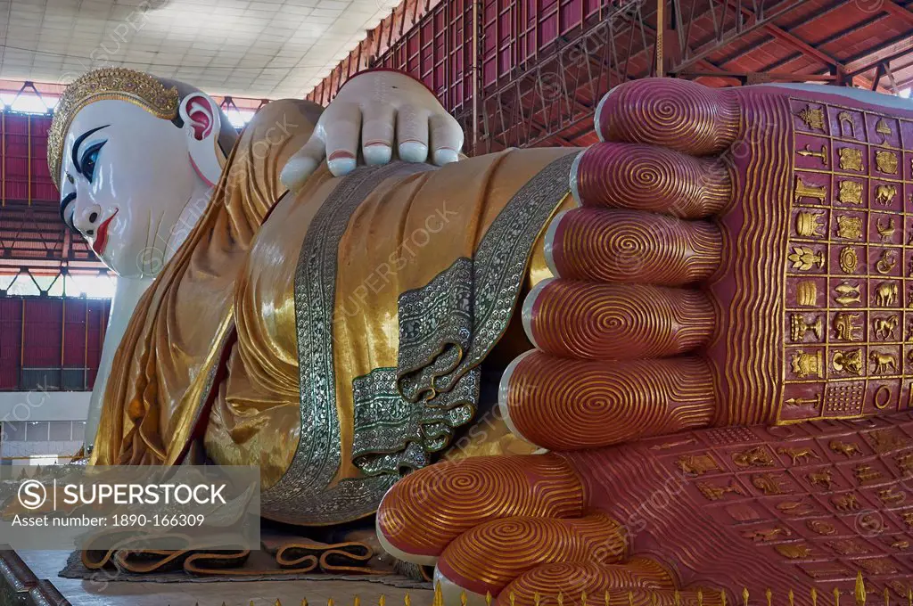 Sleeping Buddha, Paya Chaukhtatgyi Paya, Yangon (Rangoon), Myanmar (Burma), Asia