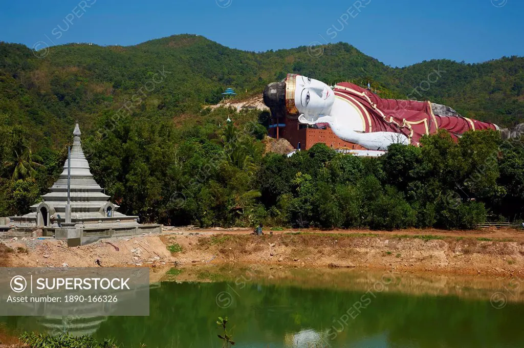 Sleeping Buddha, Win Sein Taw Ya, around Mawlamyine (Moulmein), Mon State, Myanmar (Burma), Asia