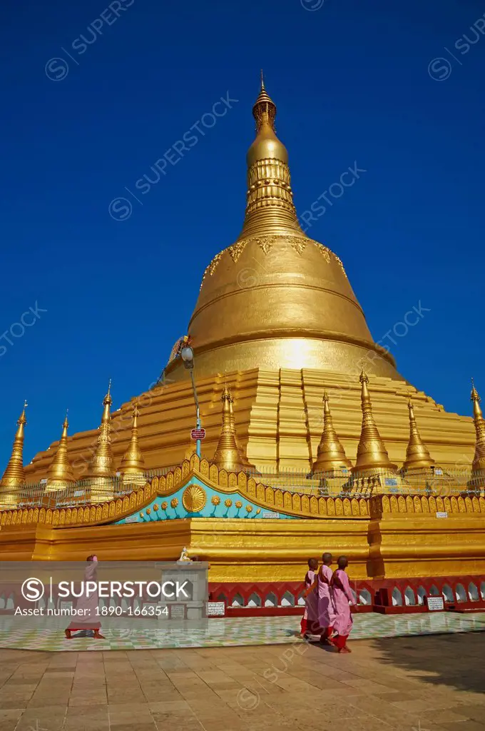 Nuns, Shwemawdaw Pagoda, Bago (Pegu), Myanmar (Burma), Asia
