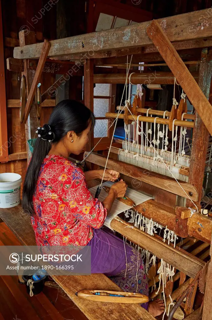Burmese woman weaving, Nampan village, Inle Lake, Shan State, Myanmar (Burma), Asia