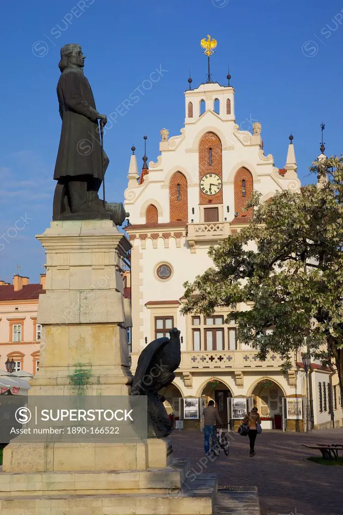 City Hall and statue, Market Square, Old Town, Rzeszow, Poland, Europe