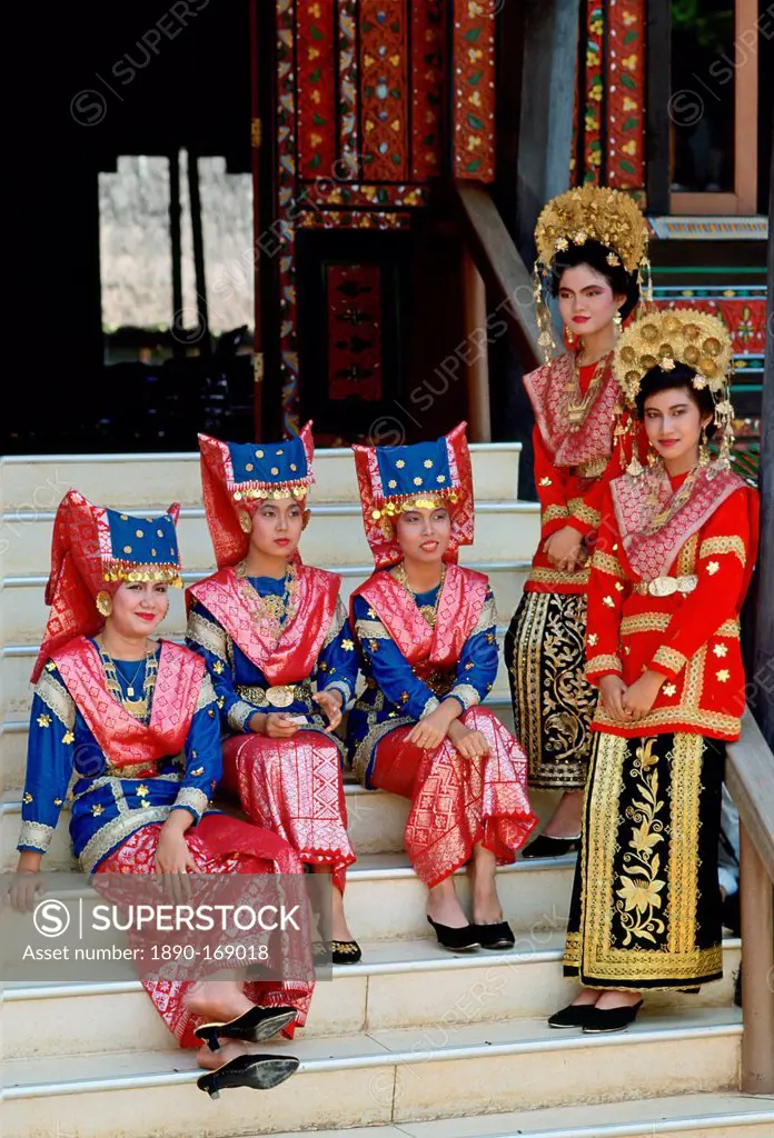 Indonesian girls in traditional dress, Java