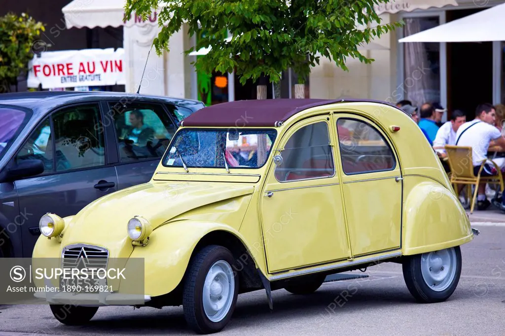 Classic Deux Chevaux 2CV car in Place du Marche town square, Richelieu, Loire Valley, Indre et Loire, France