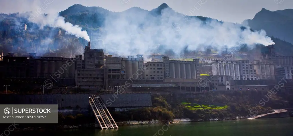 Pollution from cement factories along the Yangtze River, China