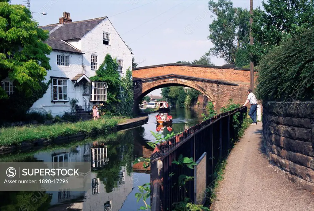 Bridgewater Canal, completed in 1767, Lymm, Cheshire, England, United Kingdom, Europe