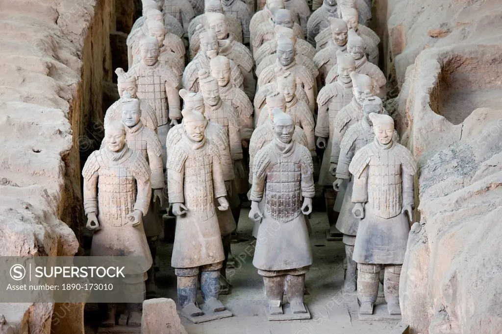 Infantry men figures in Pit 1 at Qin Museum, exhibition halls of Terracotta Warriors, Xian, China