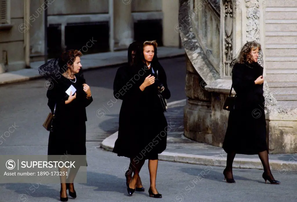 Mourner s arrive for the funeral of Princess Grace of Monaco in Monte Carlo