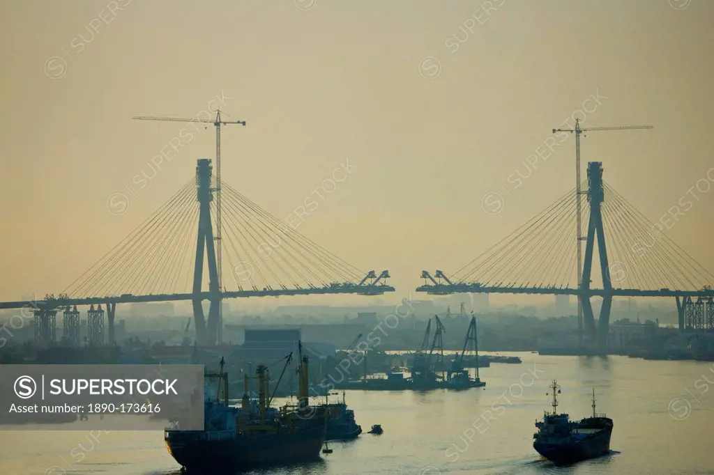Cantilever bridge being built over the Chaophraya River, Bangkok, Thailand