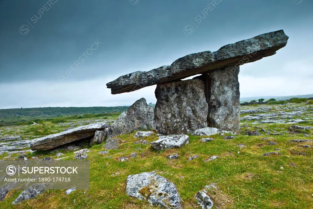 Poulnabrone Portal Dolmen megalythic burial tomb, 3800BC, in The Burren glaciated landscape, County Clare, Ireland