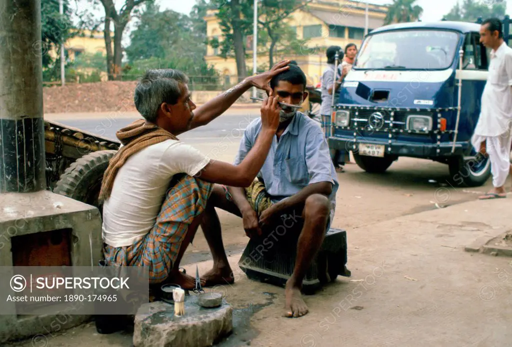Street barber at work, Delhi, India