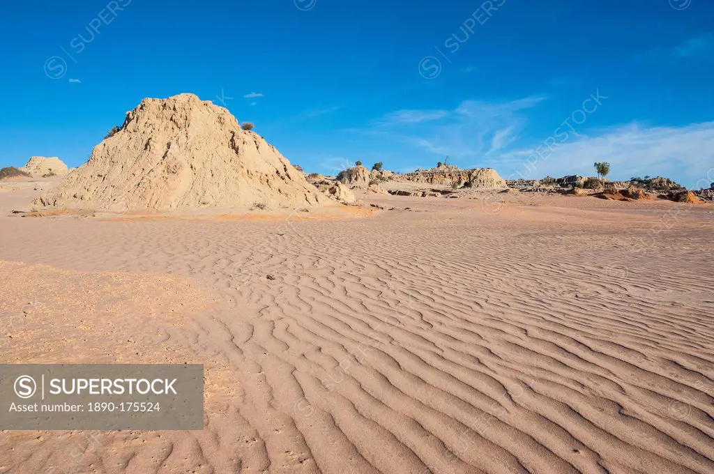 Walls of China, a series of Lunettes in the Mungo National Park, part of the Willandra Lakes Region, UNESCO World Heritage Site, Victoria, Australia, ...