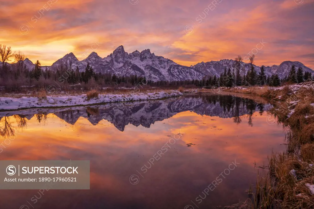 Sunset and reflection of Teton Range in Snake River at Schwabacher's Landing, Grand Teton National Park, Wyoming, United States of America, North America