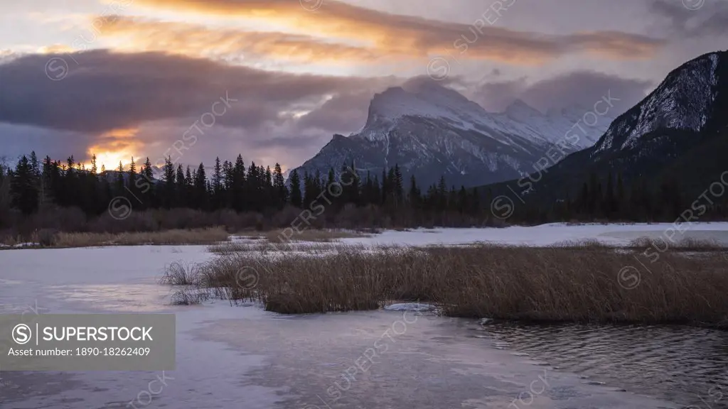 Mount Rundle sunrise with lake ice, Vermillion Lakes, Banff National Park, UNESCO World Heritage Site, Canadian Rockies, Alberta, Canada, North America