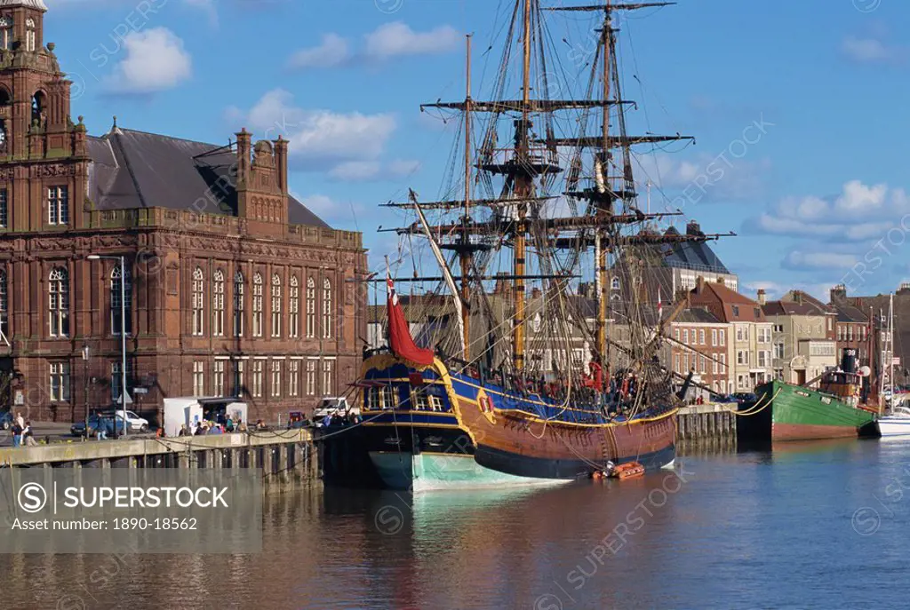 Captain Cook´s ship moored on the quay in the harbour at Great Yarmouth, Norfolk, England, United Kingdom, Europe