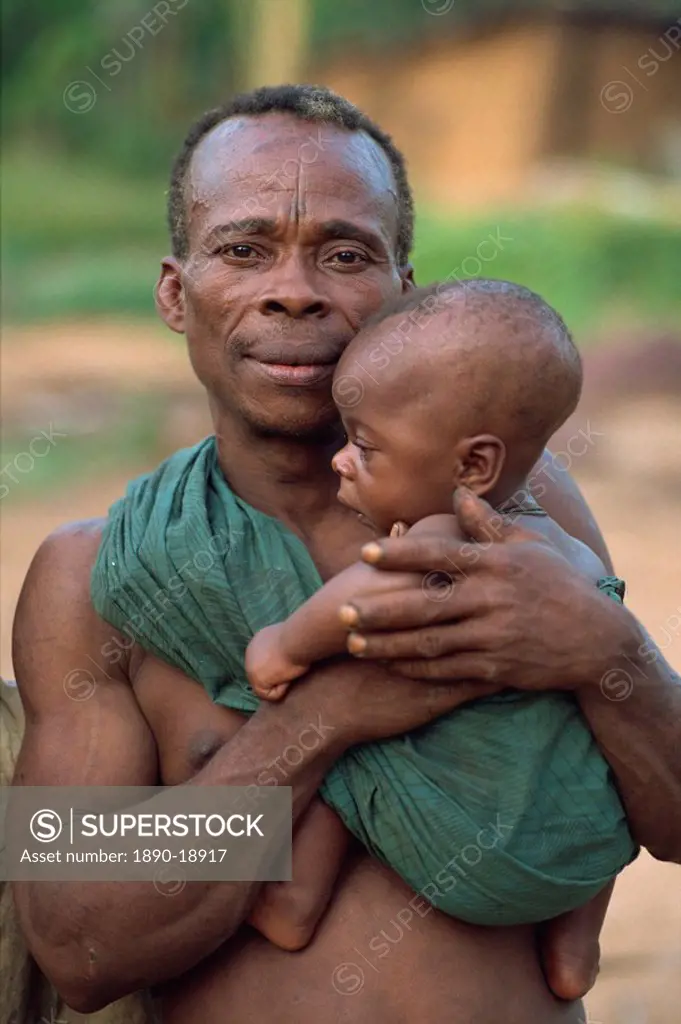Pygmy man holding his very young child, south east area, Cameroun, West Africa, Africa