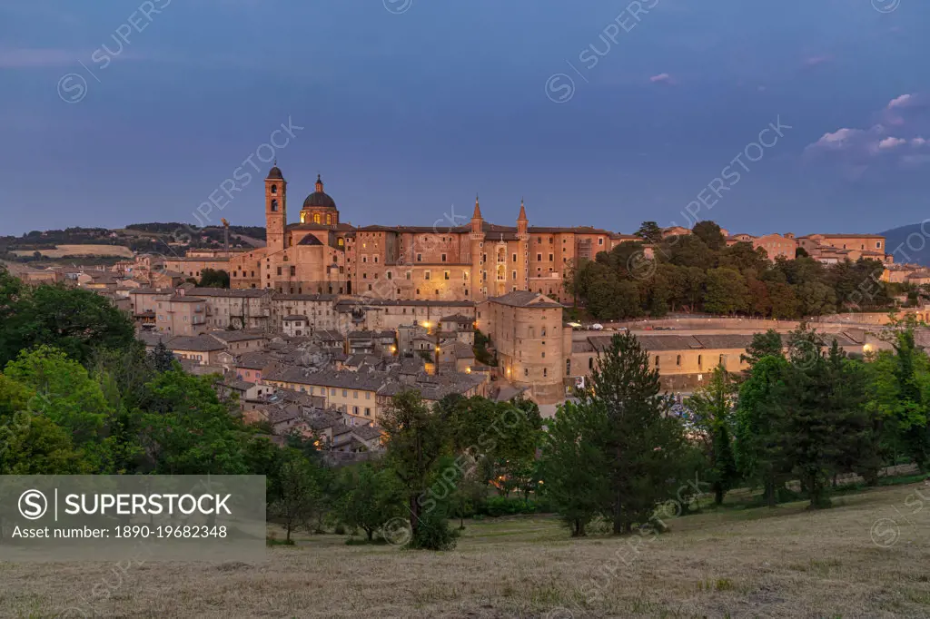 The historic centre of Urbino at sunset, Palazzo Ducale di Urbino, UNESCO World Heritage Site, Urbino, Marche, Italy, Europe