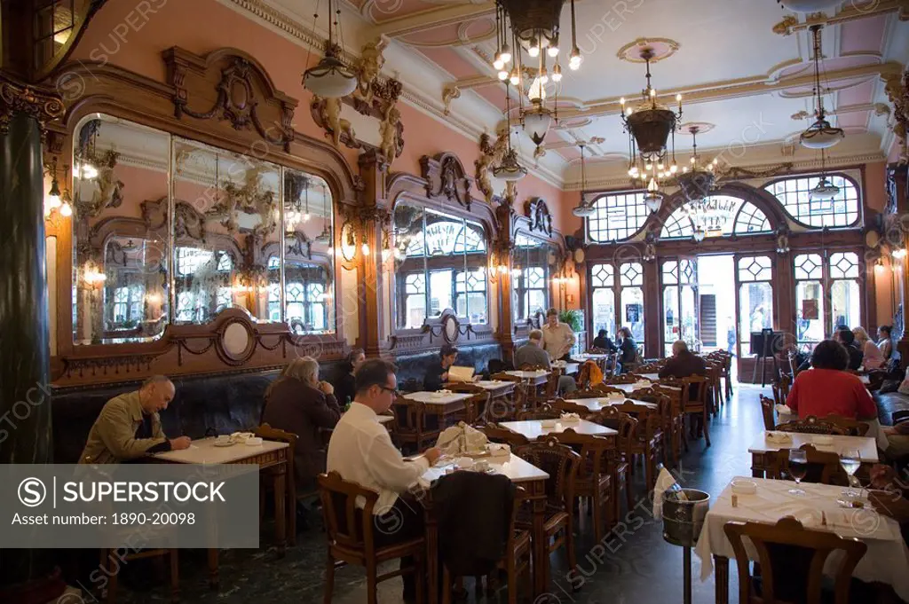 Interior benchwork of the Belle Epoque Art Nouveau Cafe Majestic, Rua de Santa Catarina, Oporto, Portugal, Europe