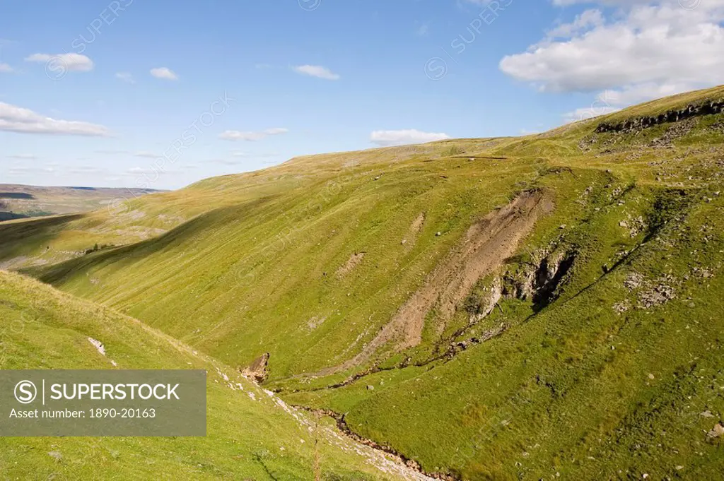 Bull Scar dry valley and limestone scenery, near Conistone, Yorkshire Dales National Park, North Yorkshire, England, United Kingdom, Europe