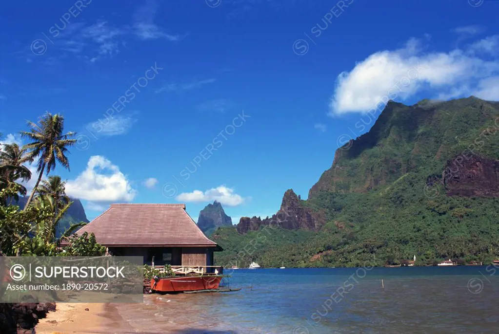 Hut on beach in Cook´s Bay, Moorea, Polynesia, Pacific Islands, Pacific
